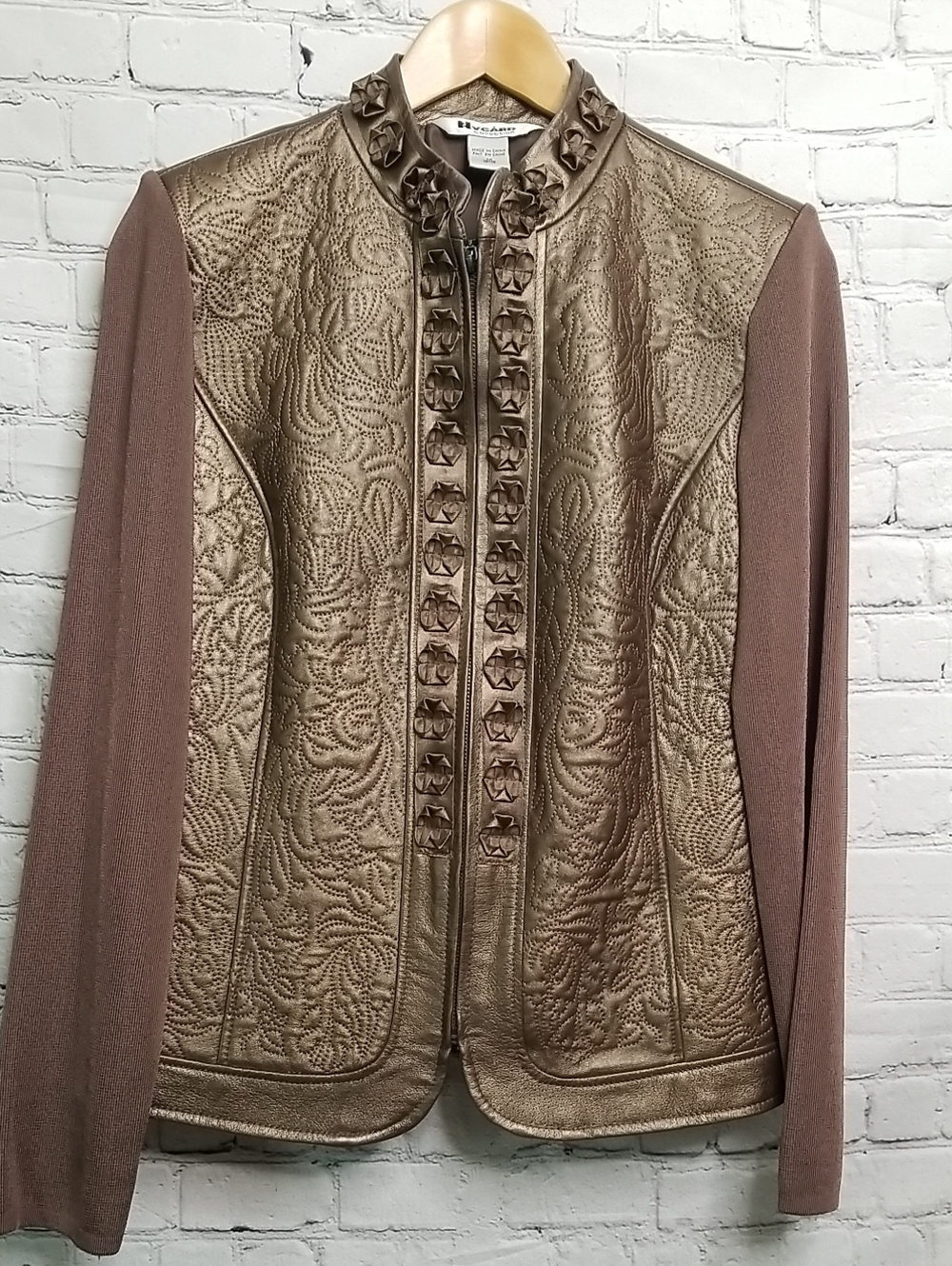 Nygard womens leather jacket size Medium Zip front sleeves are rayon EUC